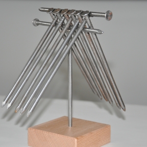 Balancing Nails - Suche den Schwerpunkt